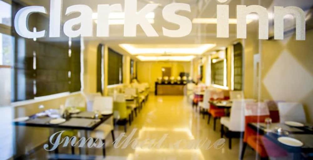 Clarks Inn Nehru Place Nowe Delhi Zewnętrze zdjęcie