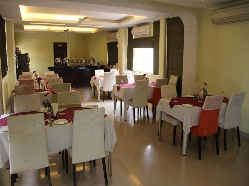 Clarks Inn Nehru Place Nowe Delhi Zewnętrze zdjęcie