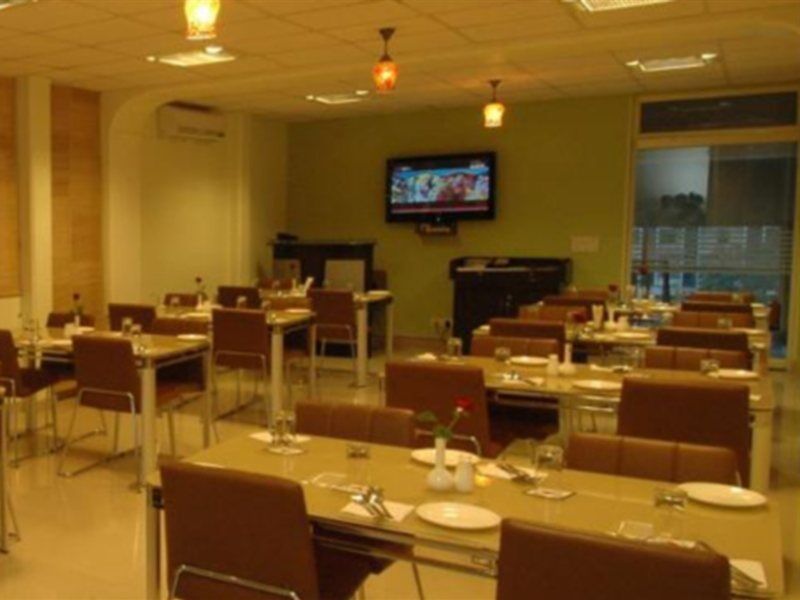Clarks Inn Nehru Place Nowe Delhi Zewnętrze zdjęcie